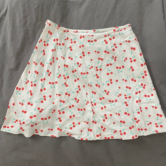 ZARA SILK CHERRY MINI SKIRT - Picture 3 of 3